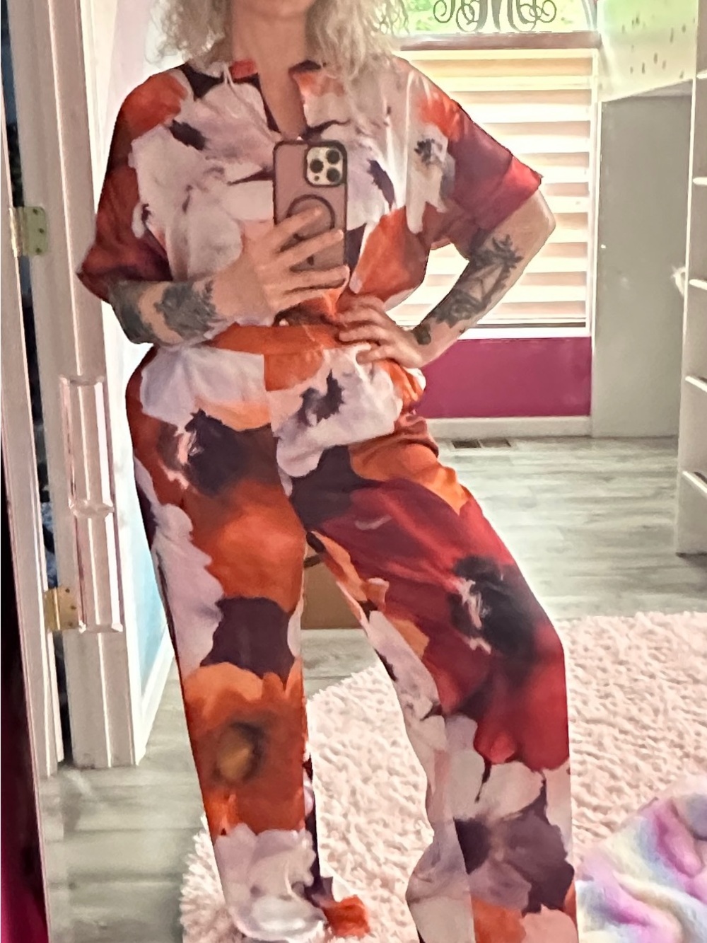 Tahari floral set. Shirt is S and pants L size. Great condition!